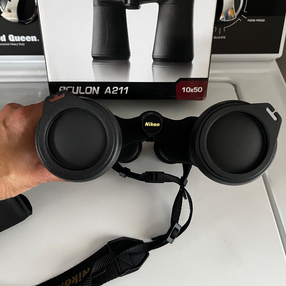 Nikon Aculon A211 10x50 Binoculars - Picture 7 of 7